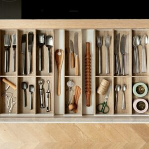 Drawer organizer tray with compartments
